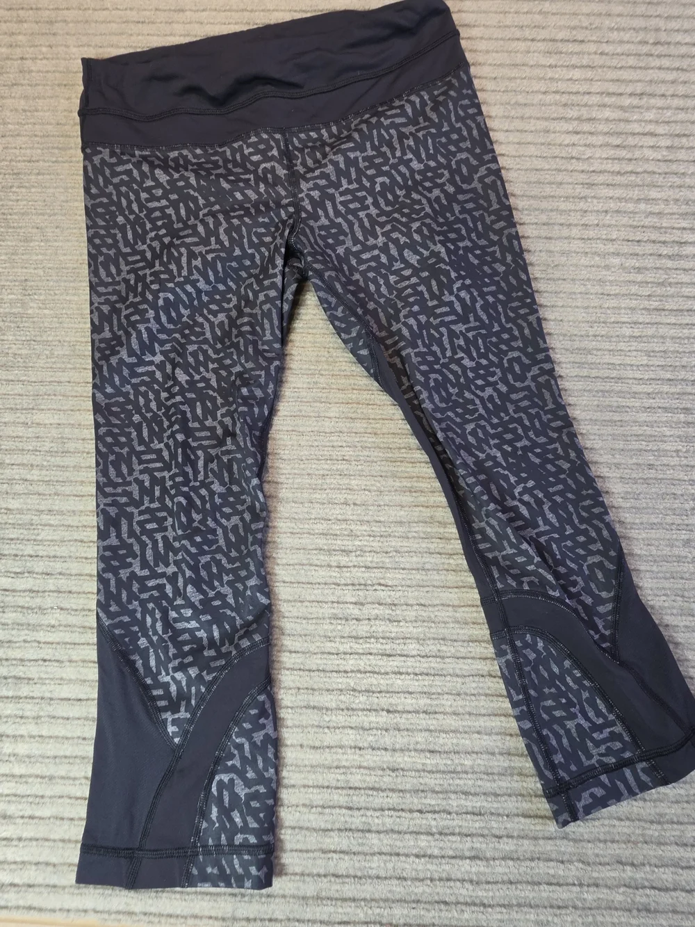 Women's Lululemon Run Inspire Crop II leggings Size 8 Black Gray